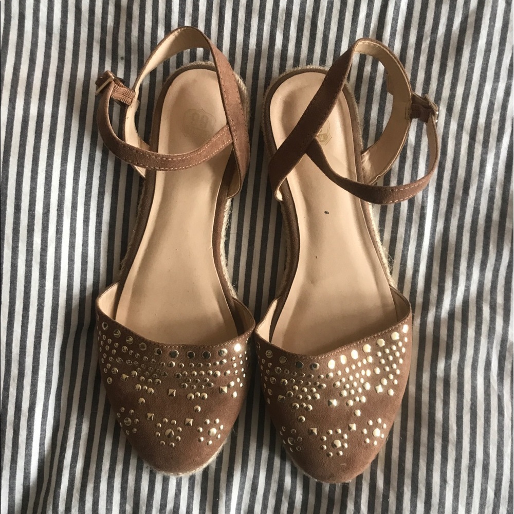 Brown & Gold Closed-Toe Strap Sandals, size 7